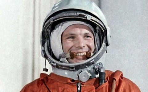 Yuri Qaqarin-ilk kosmonavt