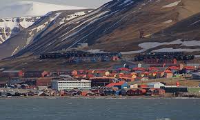 Norveç'te Longyearbyen adında küçük bir kasaba.